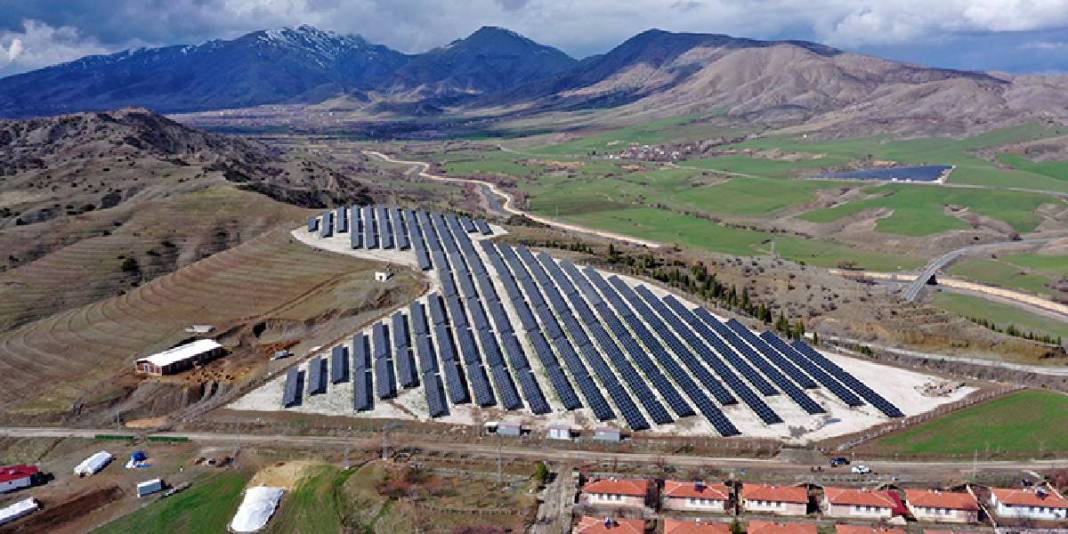 Güneş enerjisi destekli topraksız üretim: Yılda 600 tonu buluyor 5